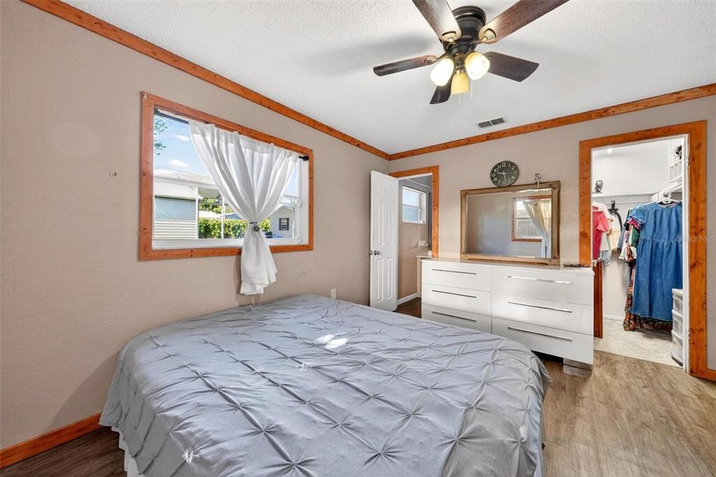 For Sale: $260,000 (3 beds, 1 baths, 1114 Square Feet)
