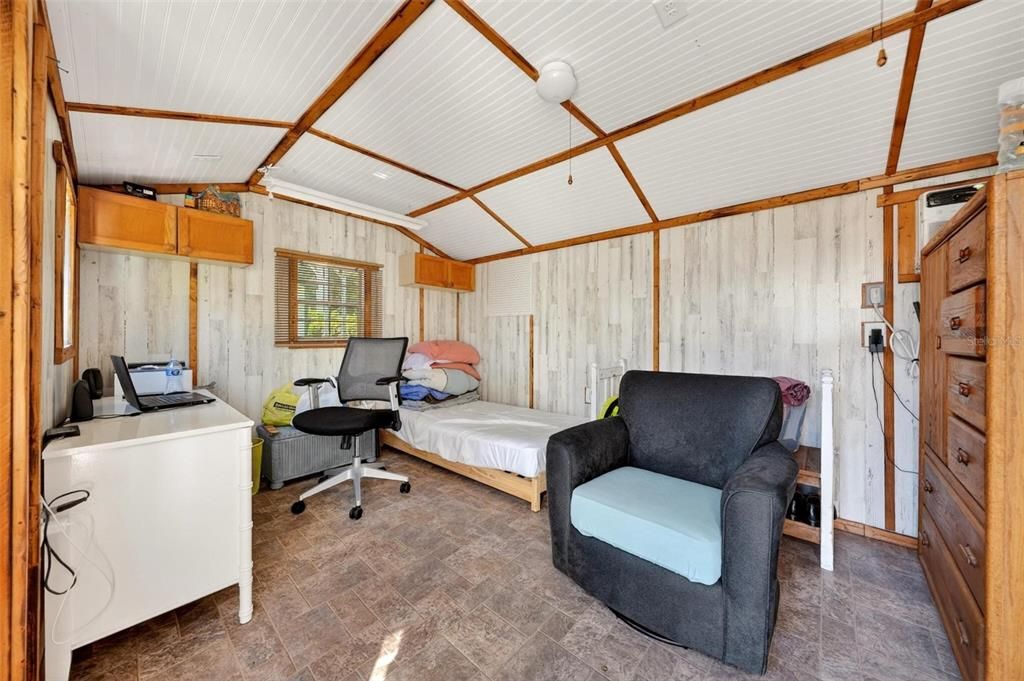 For Sale: $260,000 (3 beds, 1 baths, 1114 Square Feet)