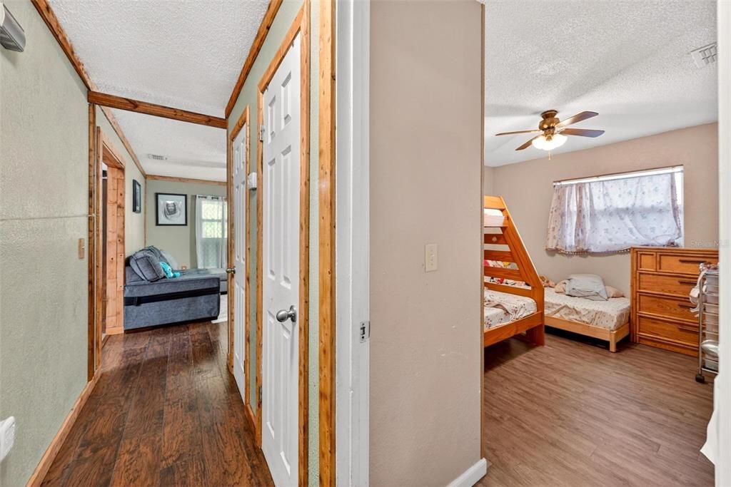 For Sale: $260,000 (3 beds, 1 baths, 1114 Square Feet)