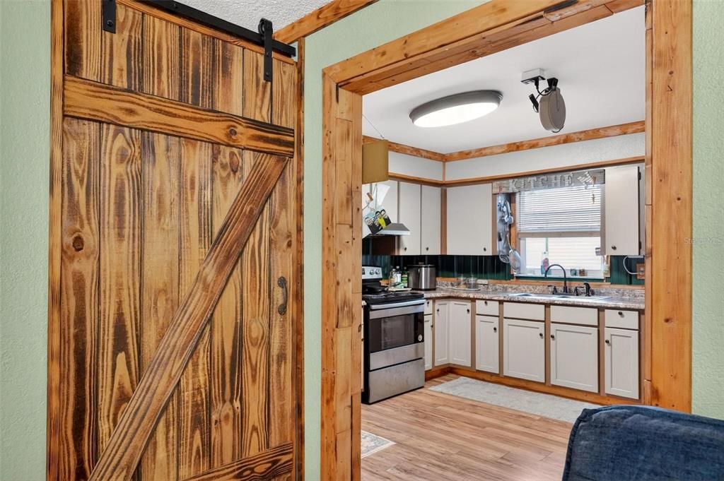 For Sale: $260,000 (3 beds, 1 baths, 1114 Square Feet)