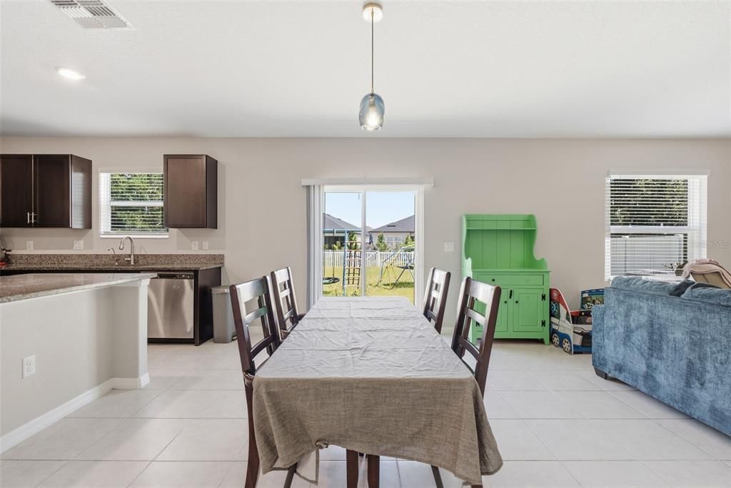 En Venta: $375,000 (4 camas, 2 baños, 2633 Pies cuadrados)