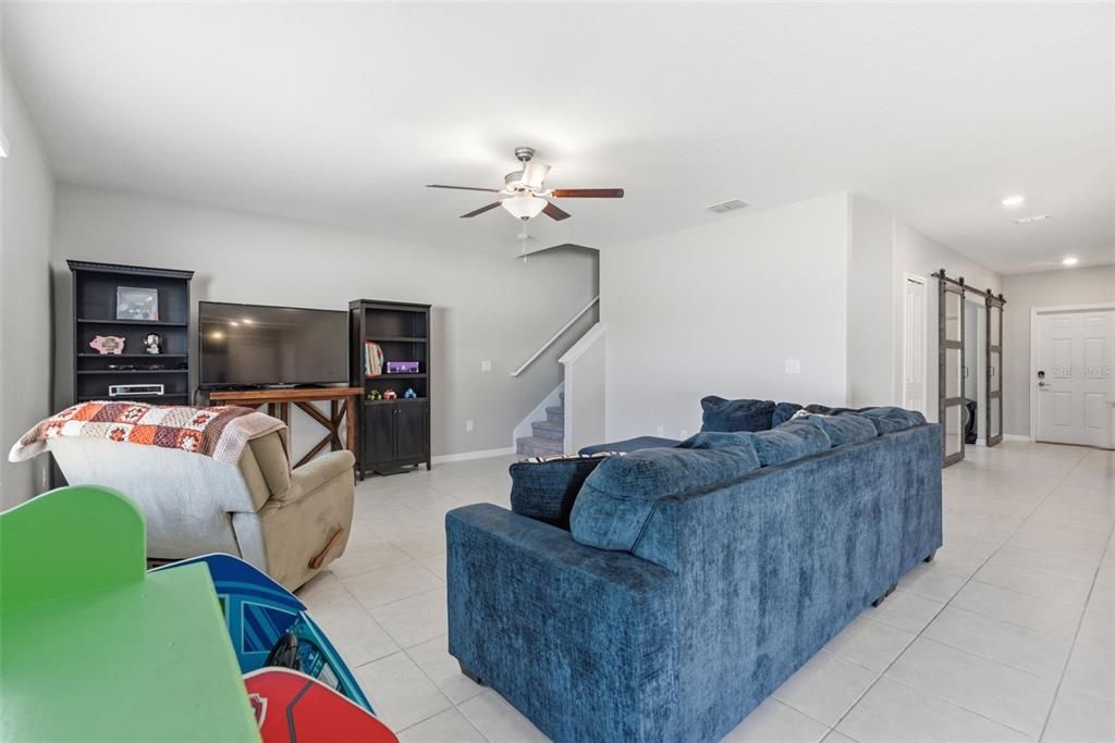 En Venta: $375,000 (4 camas, 2 baños, 2633 Pies cuadrados)