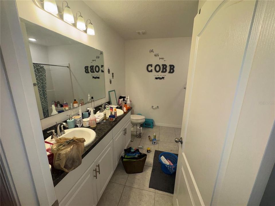 En Venta: $320,000 (4 camas, 2 baños, 1869 Pies cuadrados)