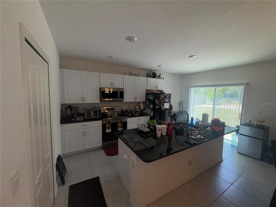En Venta: $320,000 (4 camas, 2 baños, 1869 Pies cuadrados)