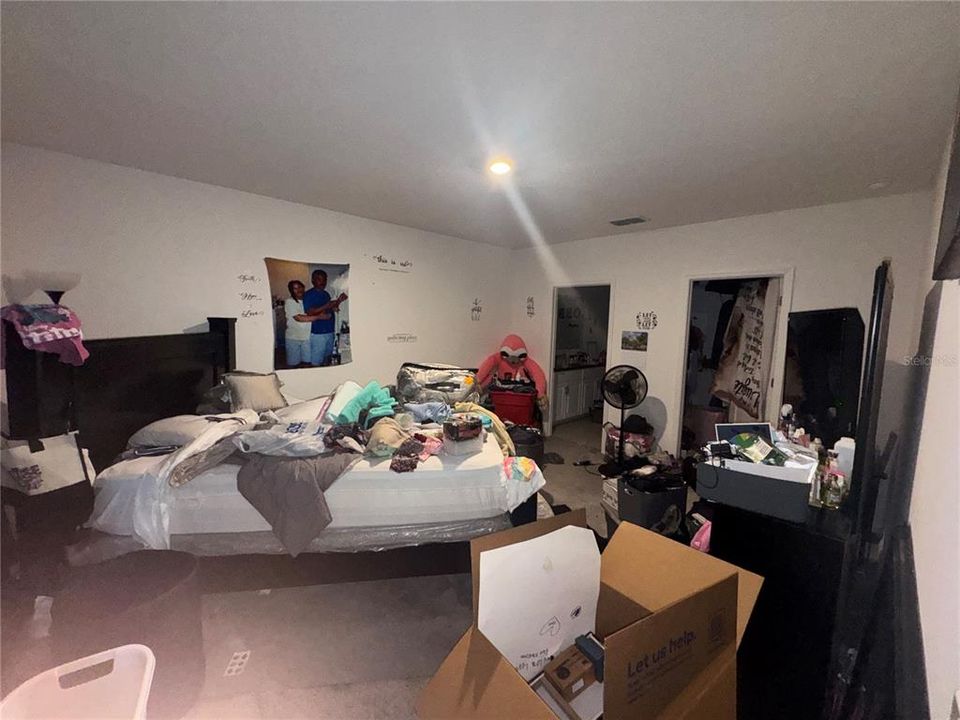 En Venta: $320,000 (4 camas, 2 baños, 1869 Pies cuadrados)