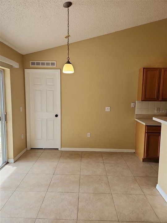 For Rent: $1,950 (3 beds, 2 baths, 1580 Square Feet)