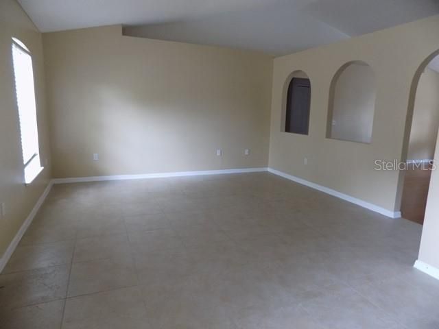 For Rent: $1,950 (3 beds, 2 baths, 1580 Square Feet)