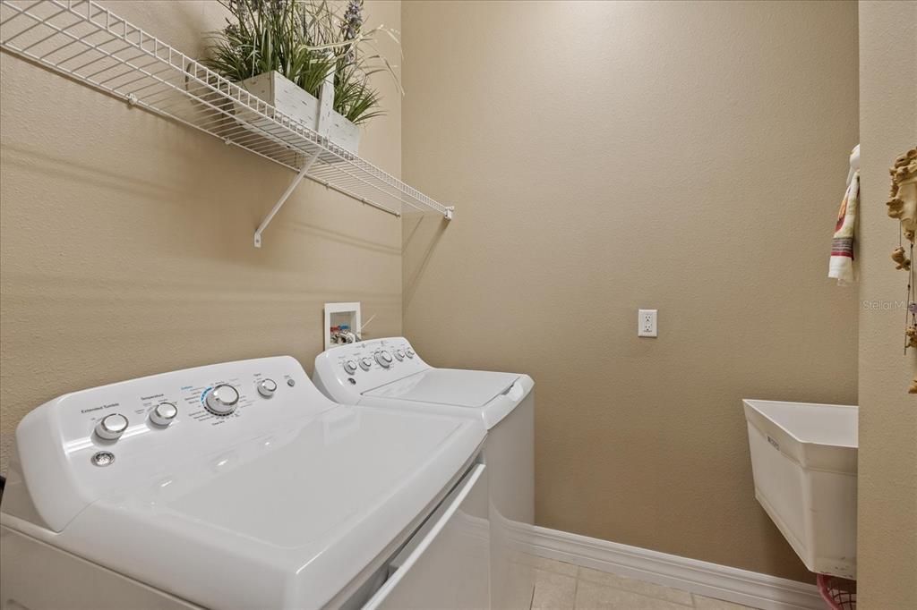 For Sale: $380,000 (3 beds, 2 baths, 1740 Square Feet)