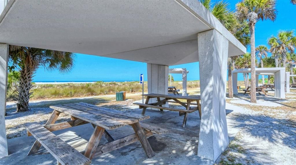 For Sale: $474,900 (2 beds, 2 baths, 1798 Square Feet)