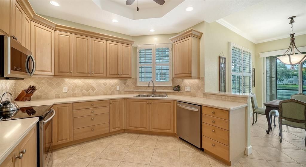 For Sale: $474,900 (2 beds, 2 baths, 1798 Square Feet)