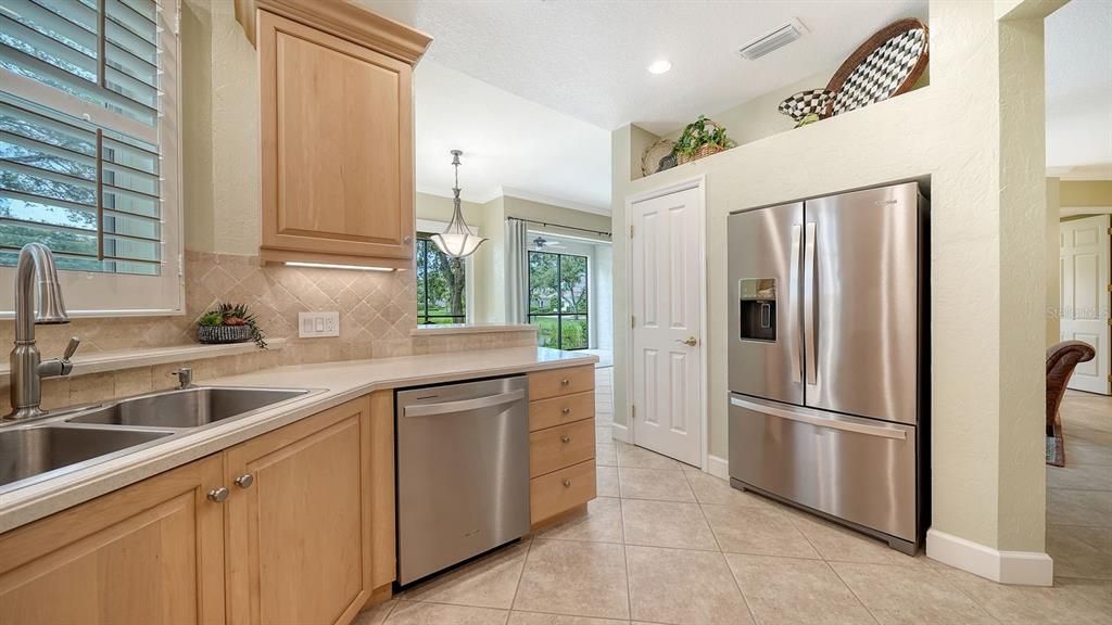 For Sale: $474,900 (2 beds, 2 baths, 1798 Square Feet)