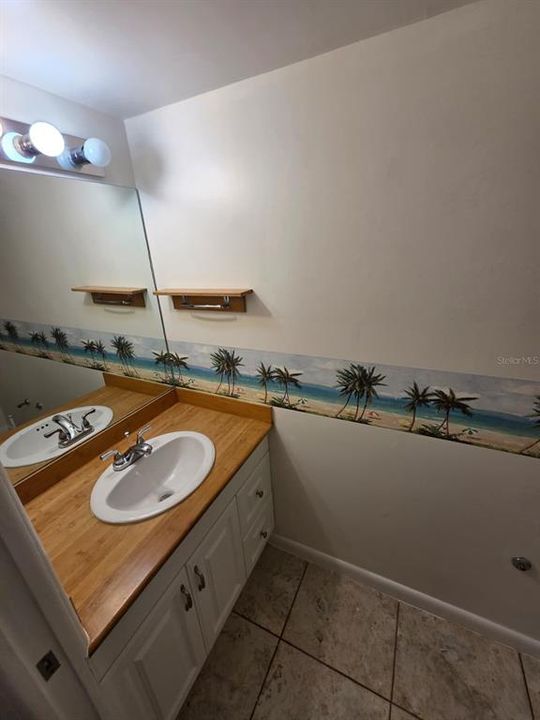 Active With Contract: $1,750 (2 beds, 1 baths, 1328 Square Feet)