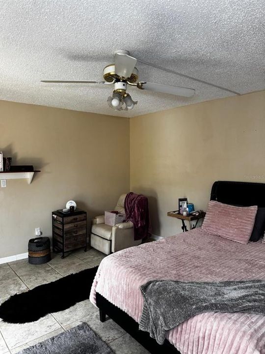 В аренду: $1,800 (2 спален, 2 ванн, 1328 Квадратных фут)