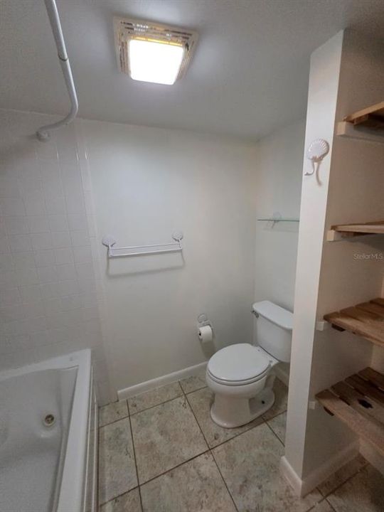 Active With Contract: $1,750 (2 beds, 1 baths, 1328 Square Feet)