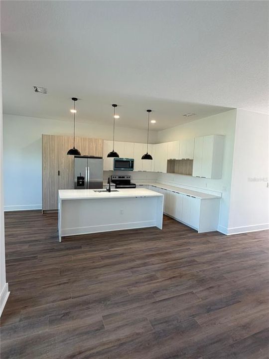 For Sale: $357,000 (4 beds, 3 baths, 1889 Square Feet)