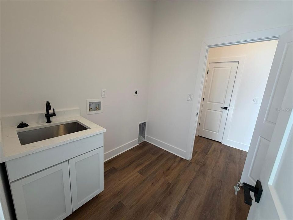 For Sale: $357,000 (4 beds, 3 baths, 1889 Square Feet)