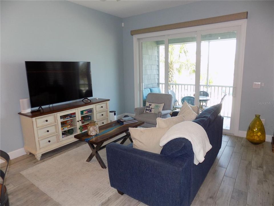 For Sale: $910,000 (4 beds, 3 baths, 1980 Square Feet)