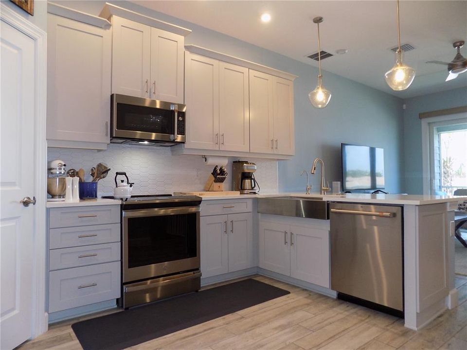 For Sale: $910,000 (4 beds, 3 baths, 1980 Square Feet)