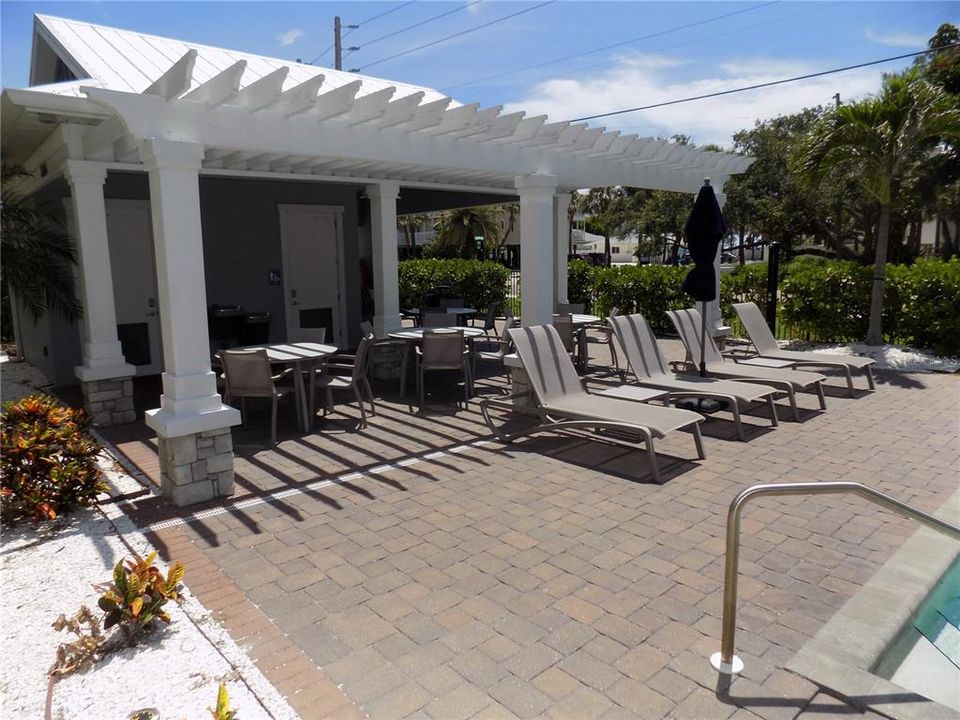 For Sale: $910,000 (4 beds, 3 baths, 1980 Square Feet)