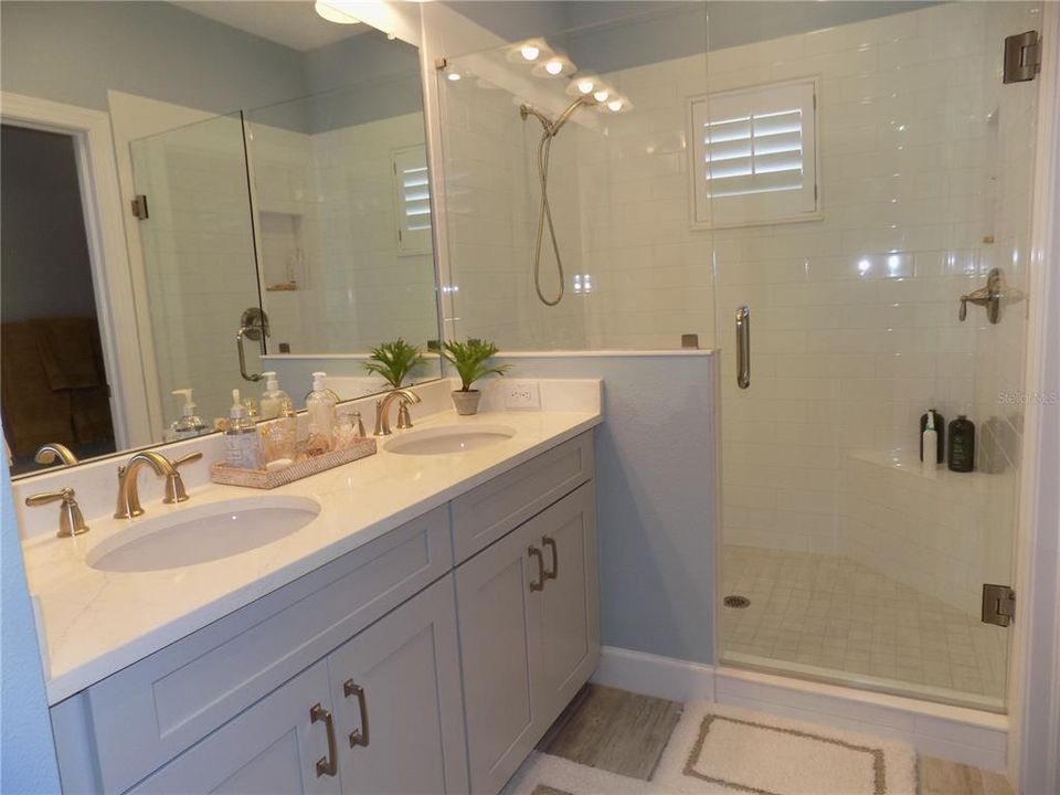 For Sale: $910,000 (4 beds, 3 baths, 1980 Square Feet)