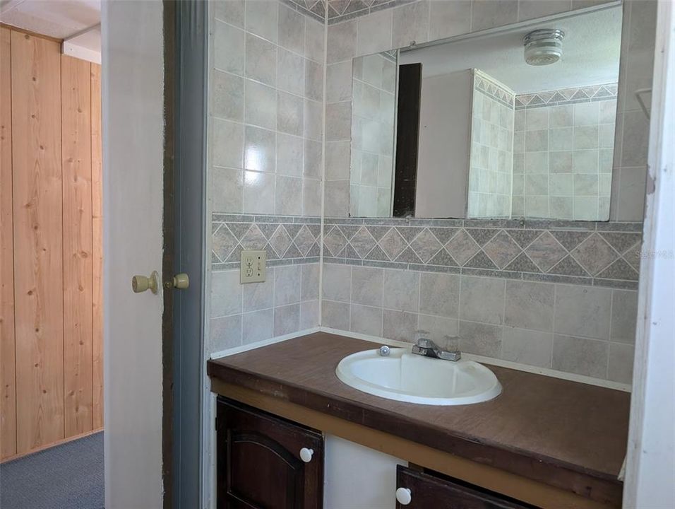 For Sale: $80,000 (2 beds, 1 baths, 672 Square Feet)