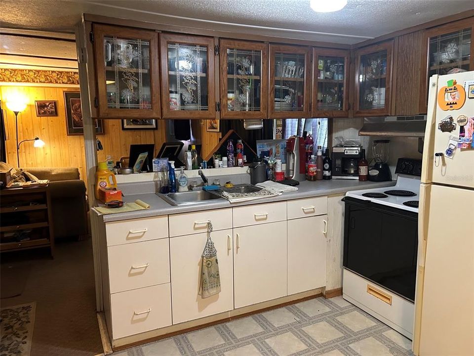 For Sale: $80,000 (2 beds, 1 baths, 672 Square Feet)