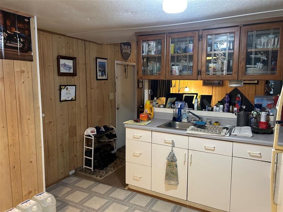 For Sale: $80,000 (2 beds, 1 baths, 672 Square Feet)