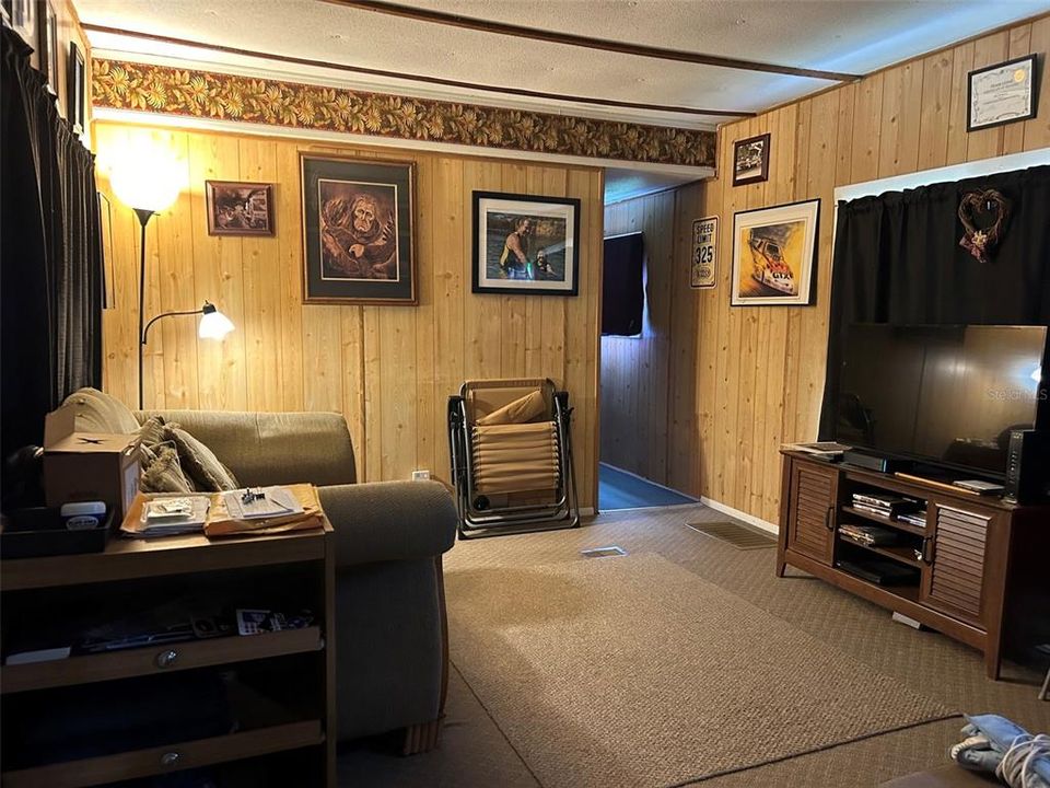 For Sale: $80,000 (2 beds, 1 baths, 672 Square Feet)