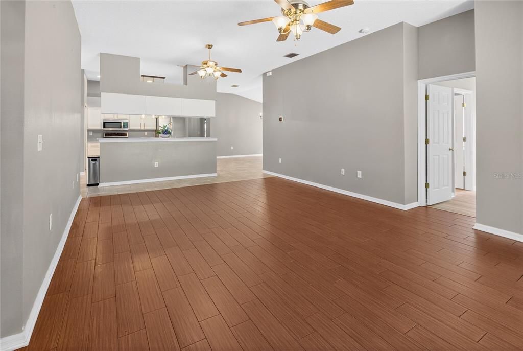 На продажу: $469,900 (4 спален, 3 ванн, 2053 Квадратных фут)