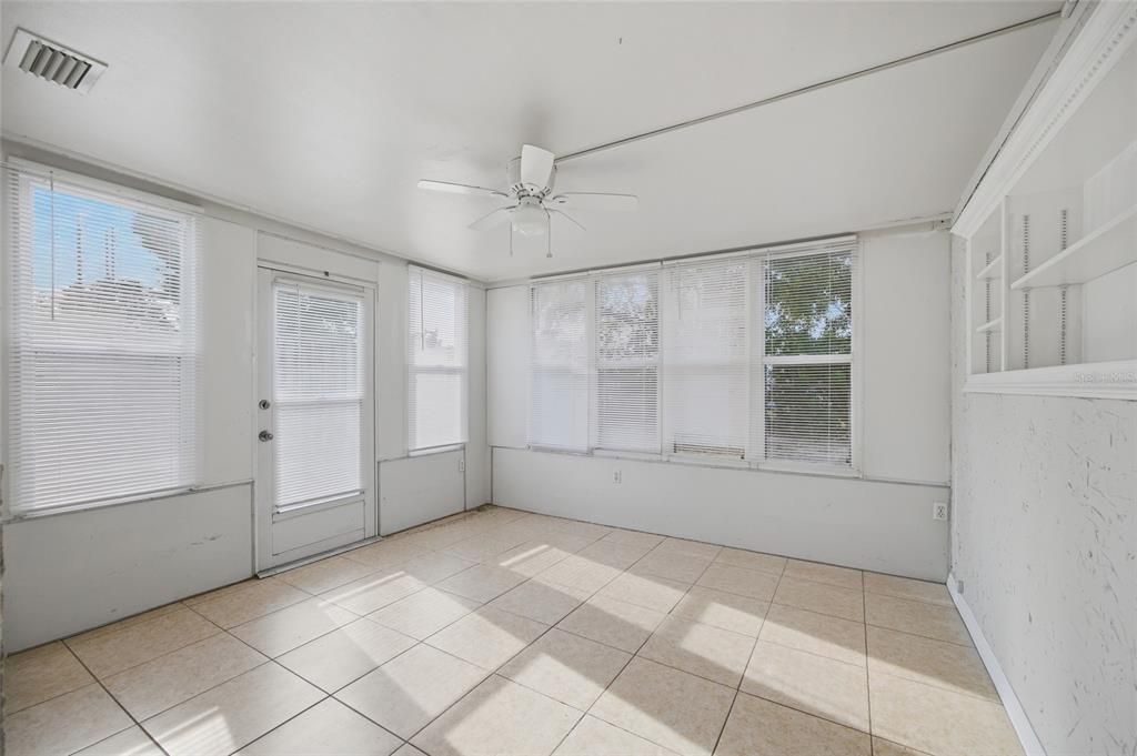 For Sale: $285,000 (3 beds, 2 baths, 1486 Square Feet)