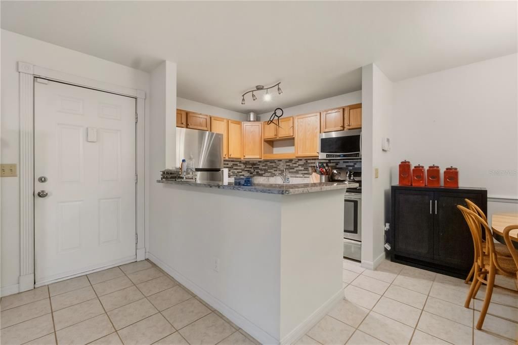 На продажу: $179,999 (3 спален, 2 ванн, 1081 Квадратных фут)