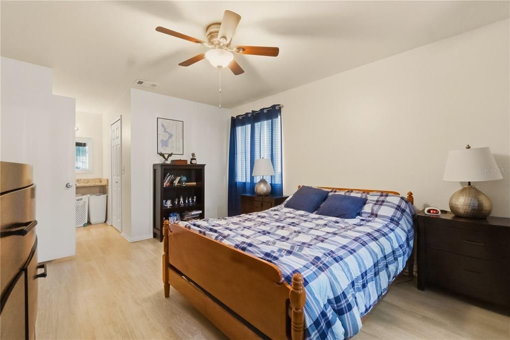 На продажу: $179,999 (3 спален, 2 ванн, 1081 Квадратных фут)