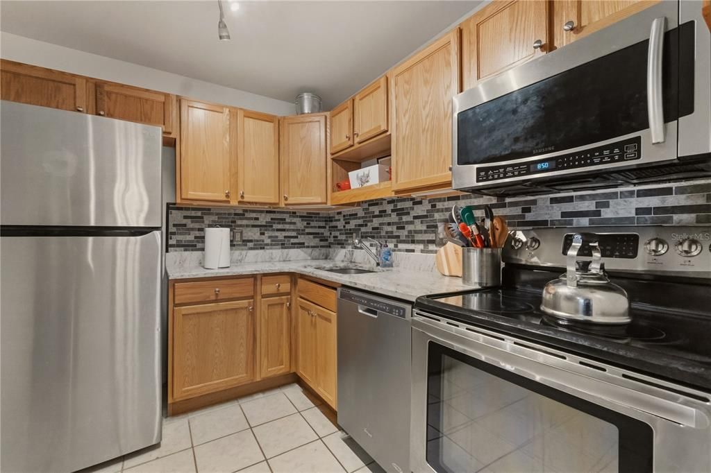 На продажу: $179,999 (3 спален, 2 ванн, 1081 Квадратных фут)