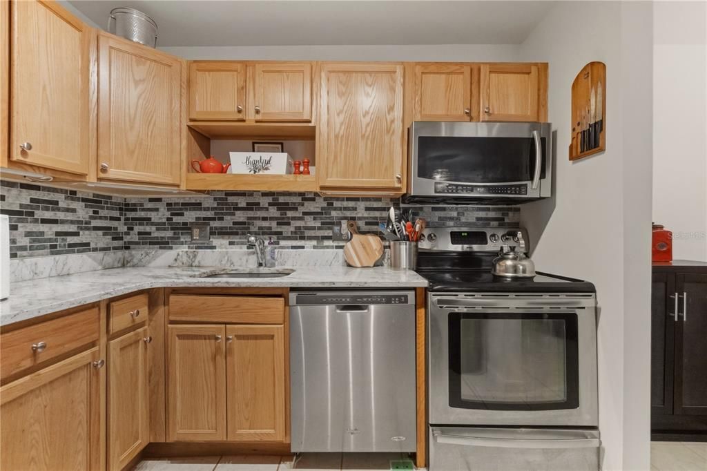 На продажу: $179,999 (3 спален, 2 ванн, 1081 Квадратных фут)