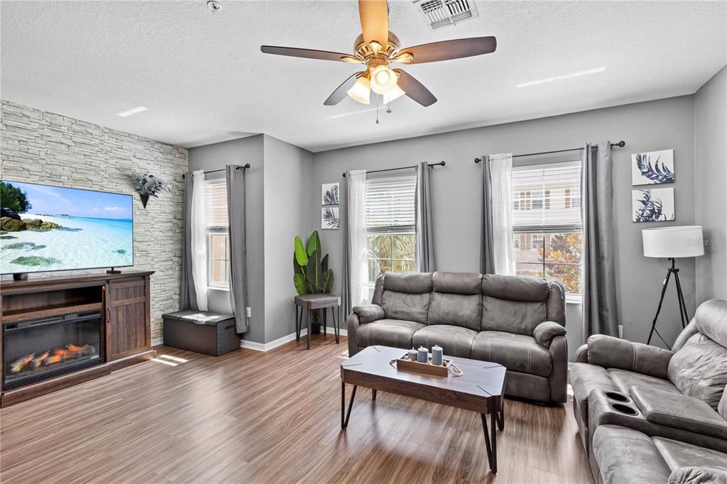 For Sale: $259,900 (2 beds, 2 baths, 1509 Square Feet)
