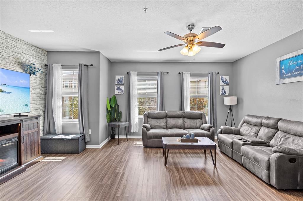 For Sale: $259,900 (2 beds, 2 baths, 1509 Square Feet)