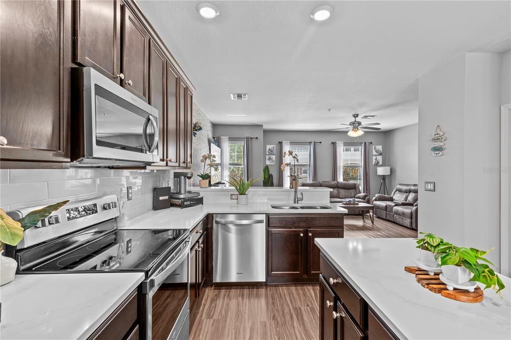 For Sale: $259,900 (2 beds, 2 baths, 1509 Square Feet)