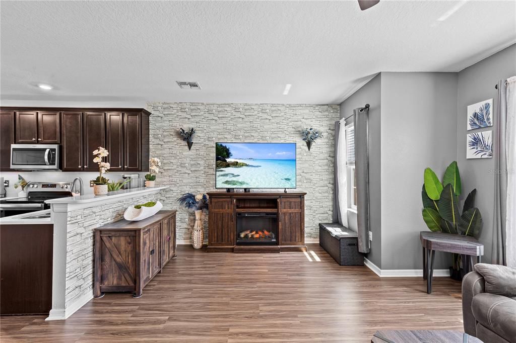 For Sale: $259,900 (2 beds, 2 baths, 1509 Square Feet)