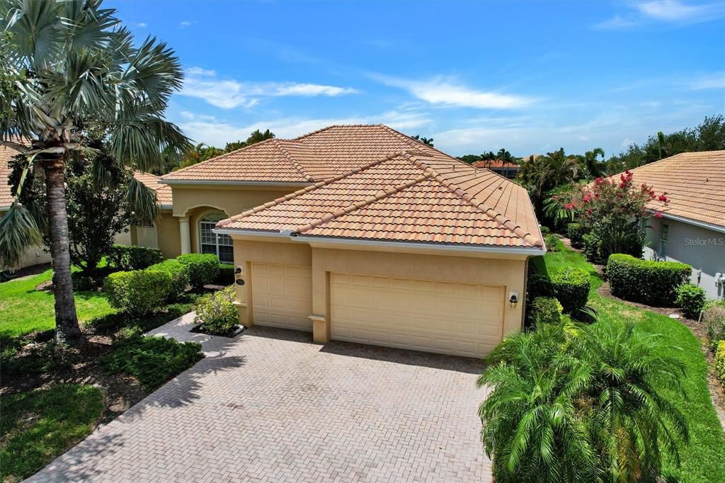 For Sale: $979,000 (4 beds, 2 baths, 2672 Square Feet)