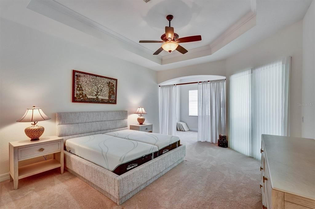 For Sale: $979,000 (4 beds, 2 baths, 2672 Square Feet)