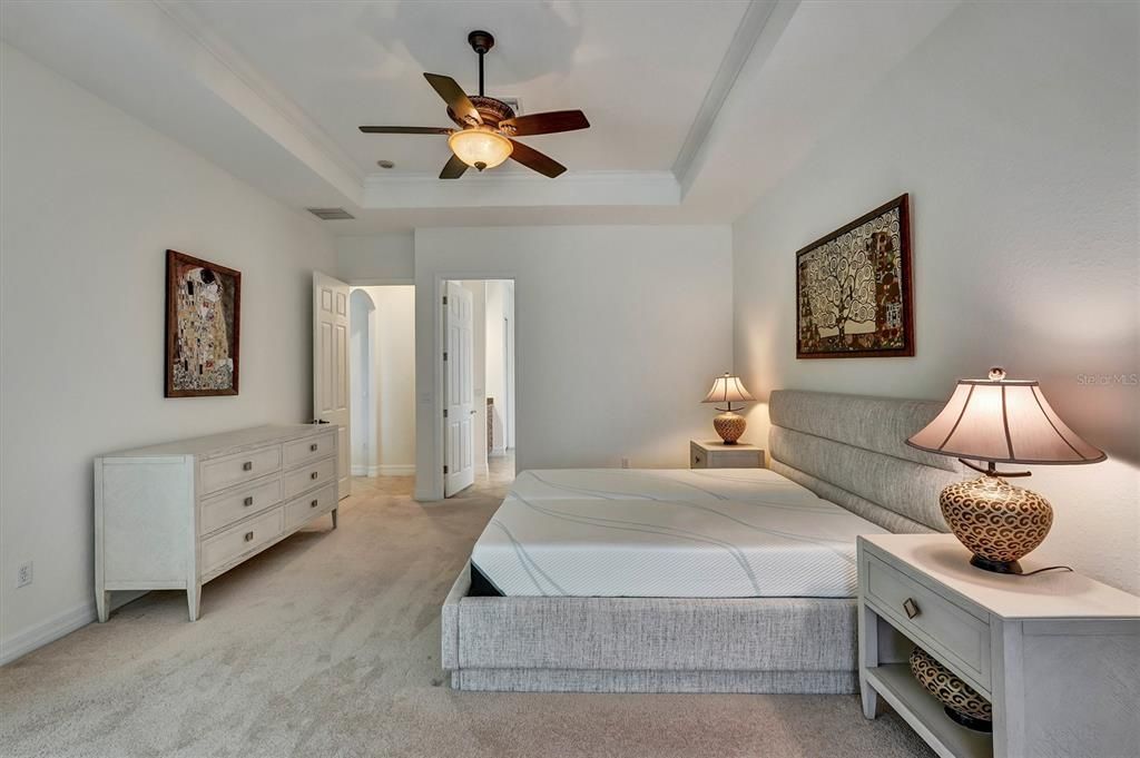 For Sale: $979,000 (4 beds, 2 baths, 2672 Square Feet)