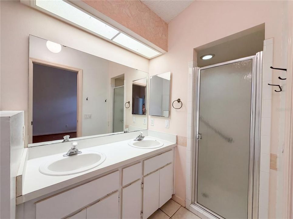For Sale: $205,000 (2 beds, 2 baths, 1160 Square Feet)