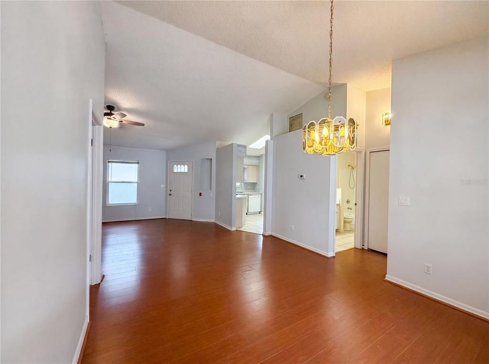 For Sale: $205,000 (2 beds, 2 baths, 1160 Square Feet)