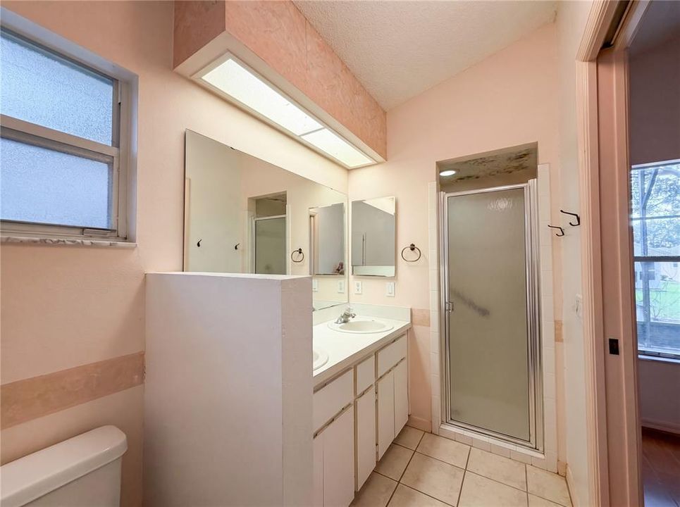 For Sale: $205,000 (2 beds, 2 baths, 1160 Square Feet)