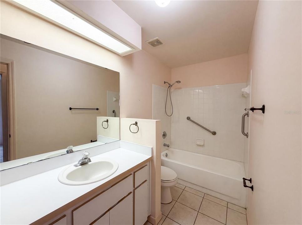 For Sale: $205,000 (2 beds, 2 baths, 1160 Square Feet)