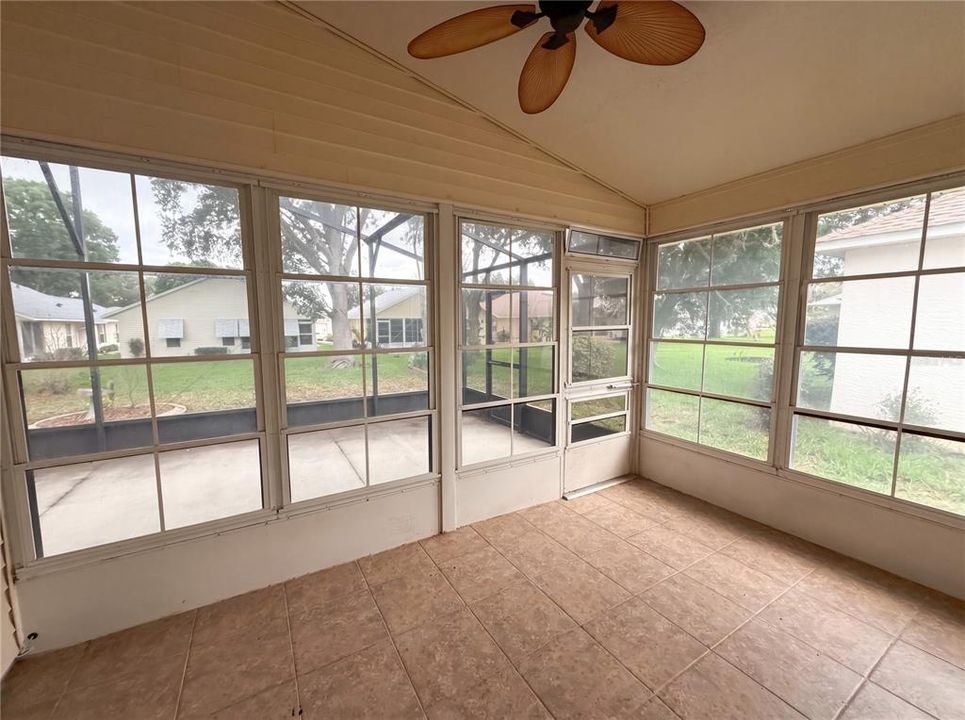 For Sale: $205,000 (2 beds, 2 baths, 1160 Square Feet)