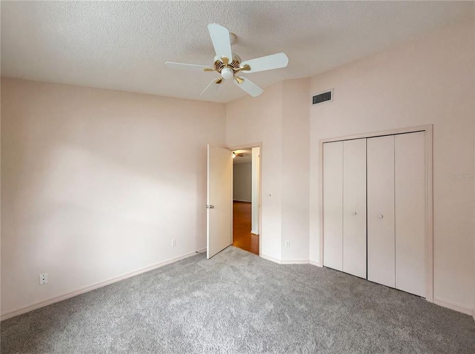 For Sale: $205,000 (2 beds, 2 baths, 1160 Square Feet)