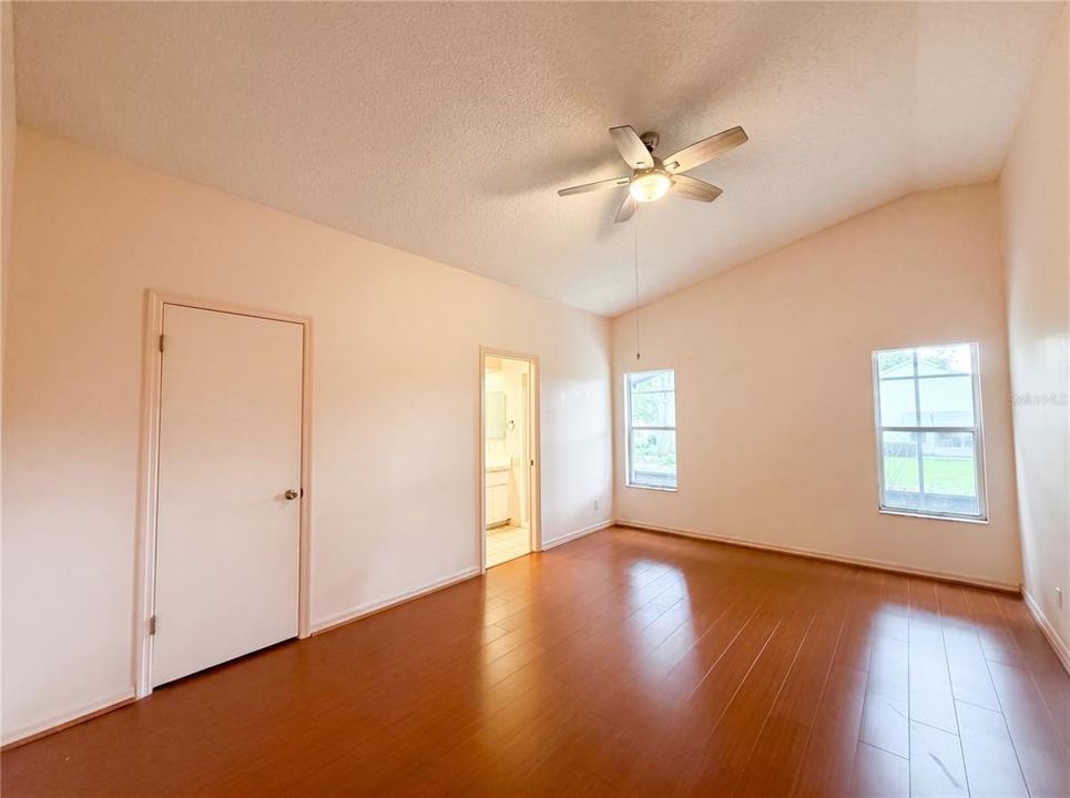 For Sale: $205,000 (2 beds, 2 baths, 1160 Square Feet)