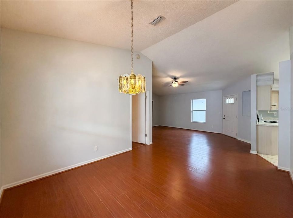 For Sale: $205,000 (2 beds, 2 baths, 1160 Square Feet)