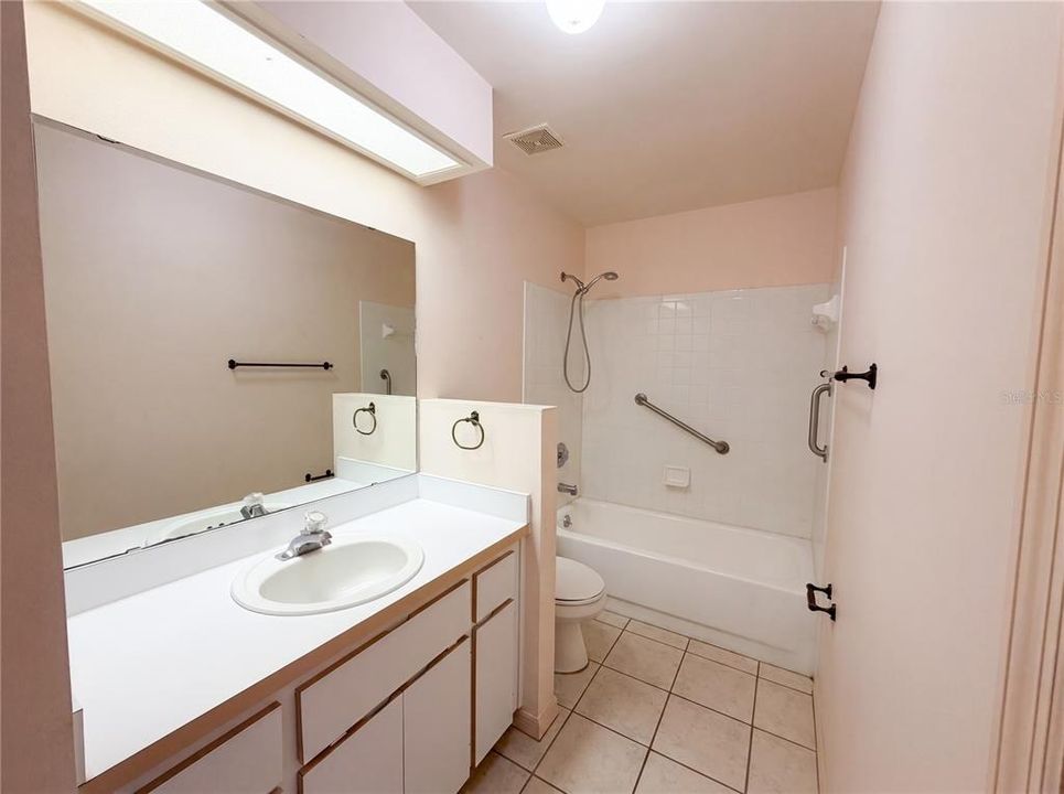 For Sale: $205,000 (2 beds, 2 baths, 1160 Square Feet)